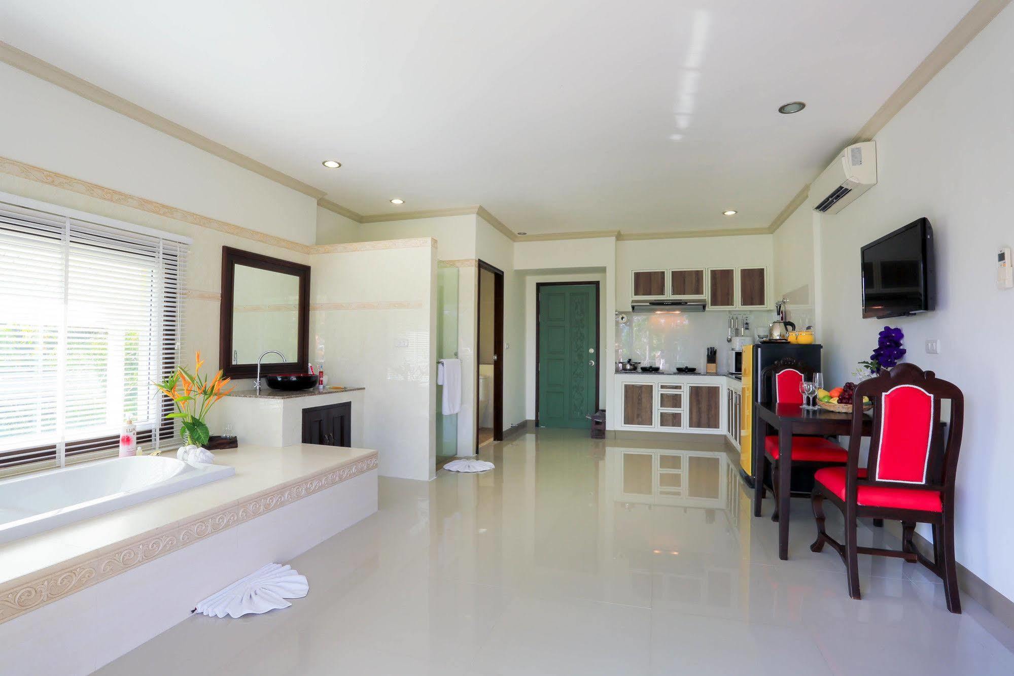 Naka Resort Kamala Exteriér fotografie